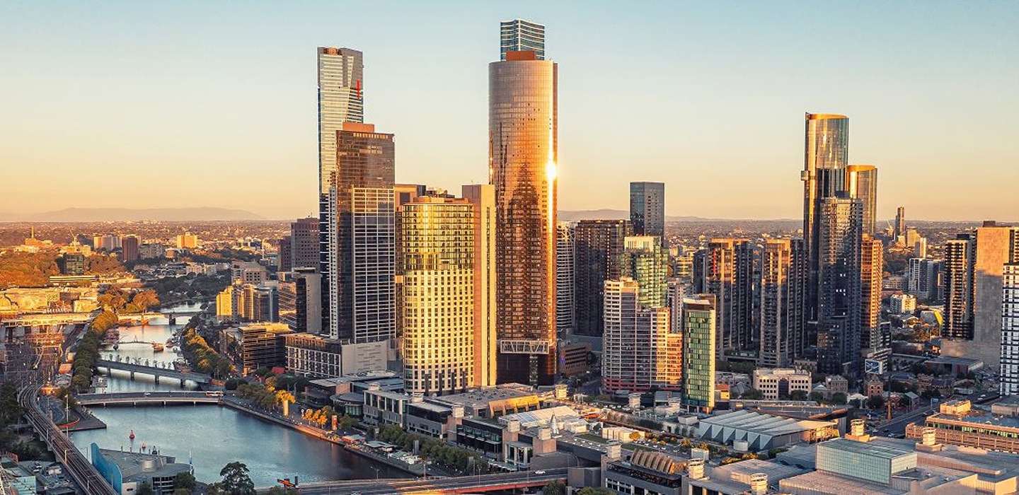 Landscape photo of Melbourne CBD buildings and Yarra river at sunset